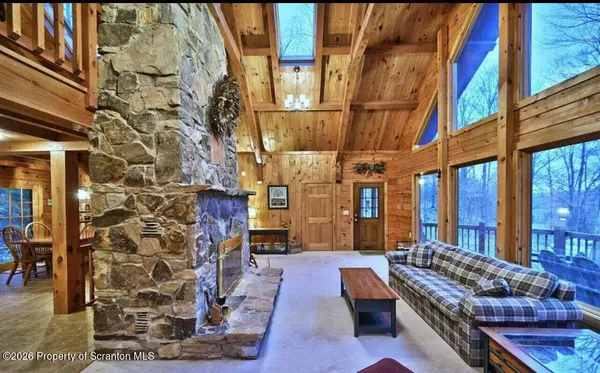 9 E Lake RD, Madison Twp, PA 18444