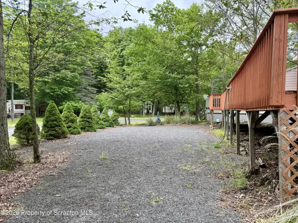 699 Snowshoe DR, Covington Twp, PA 18424