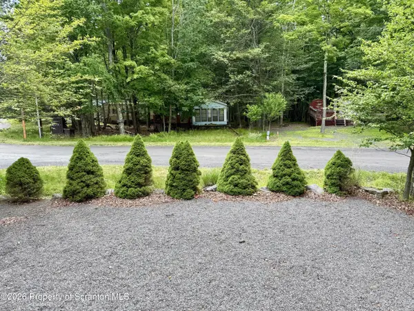 699 Snowshoe DR, Covington Twp, PA 18424