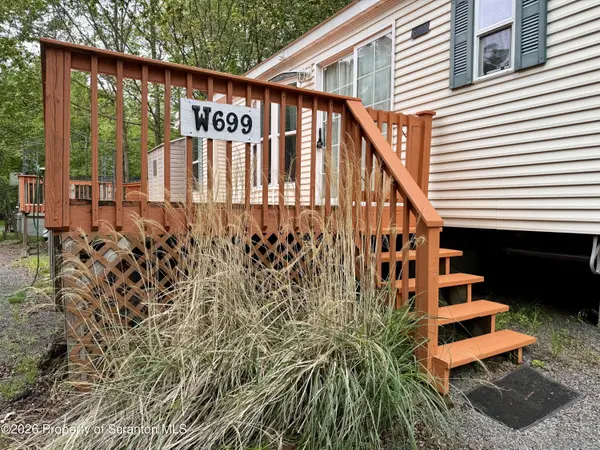 699 Snowshoe DR, Covington Twp, PA 18424