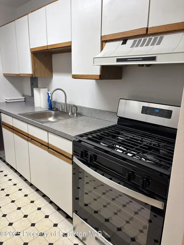 1704 Summit Pointe, Scranton, PA 18508