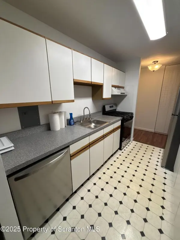 1704 Summit Pointe, Scranton, PA 18508