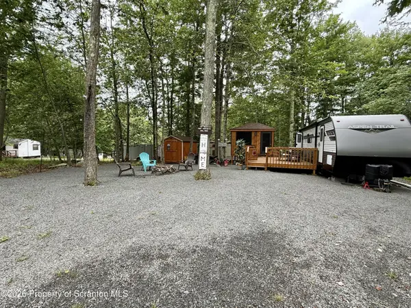 403 Beech PATH, Covington Twp, PA 18424