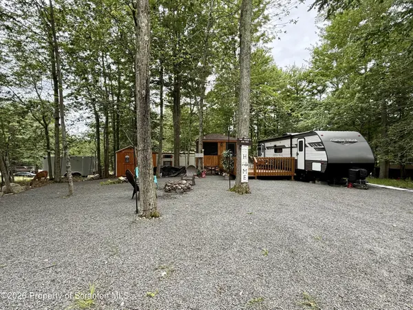 403 Beech PATH, Covington Twp, PA 18424