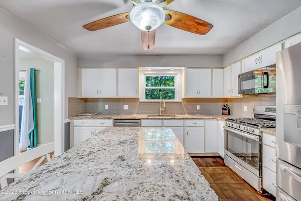 15 Marabee AVE, Dallas, PA 18612