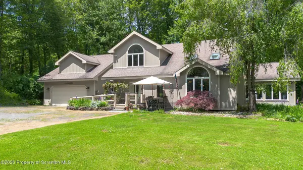 364 Idlewild LN, Clifford Twp, PA 18470