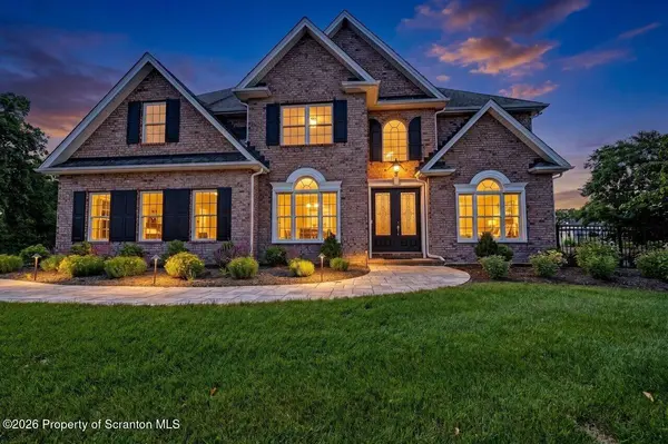 336 Glenmaura DR, Moosic, PA 18507