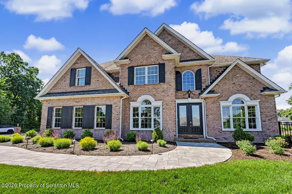 336 Glenmaura DR, Moosic, PA 18507