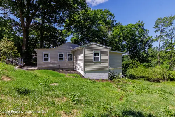 2 Washington ST, Dallas, PA 18612
