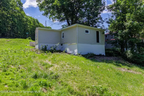 2 Washington ST, Dallas, PA 18612
