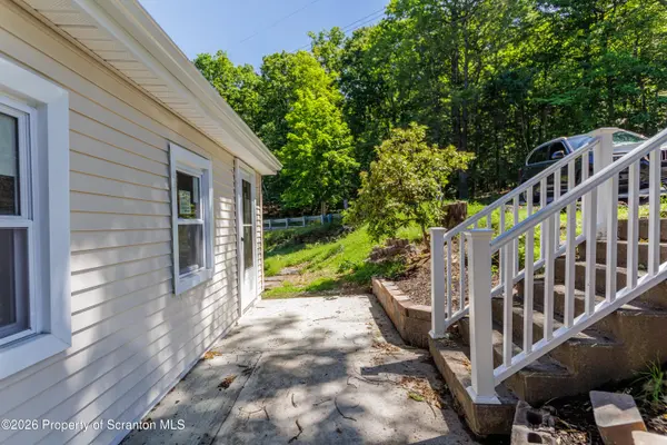 2 Washington ST, Dallas, PA 18612