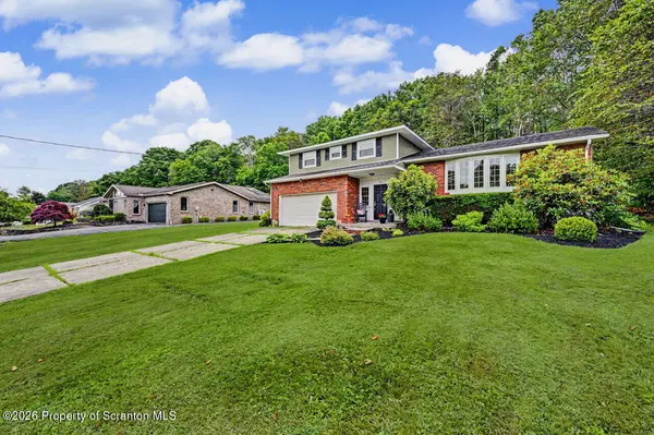 121 Sunset RD, Roaring Brook Twp, PA 18444