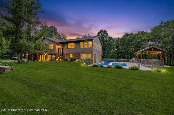 211 Buckingham ST, Elmhurst, PA 18444
