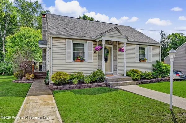21 Brook LN, Spring Brook Twp, PA 18444