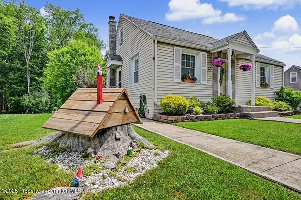 21 Brook LN, Spring Brook Twp, PA 18444
