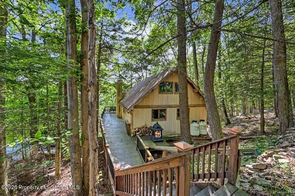 25 Bruin RD, Lake Ariel, PA 18436