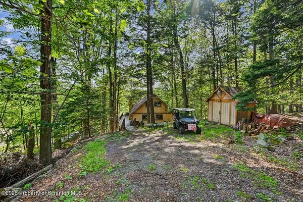 25 Bruin RD, Lake Ariel, PA 18436