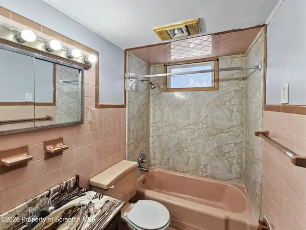 92 Fallbrook #1st Fl, Carbondale, PA 18407
