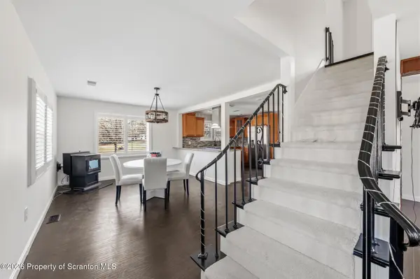 405 S Turnpike RD, Dalton, PA 18414