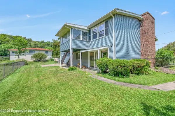 23 Driftwood DR, Clarks Summit, PA 18411