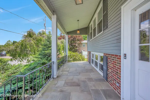 23 Driftwood DR, Clarks Summit, PA 18411