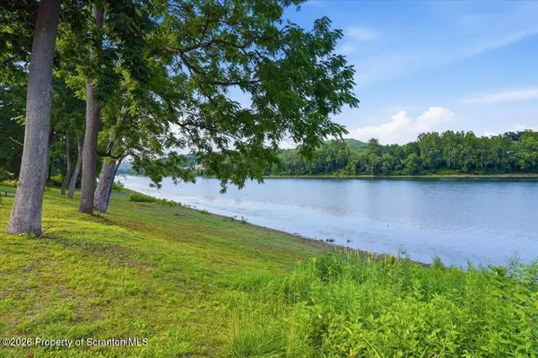 Sunset DR, Pittston, PA 18643