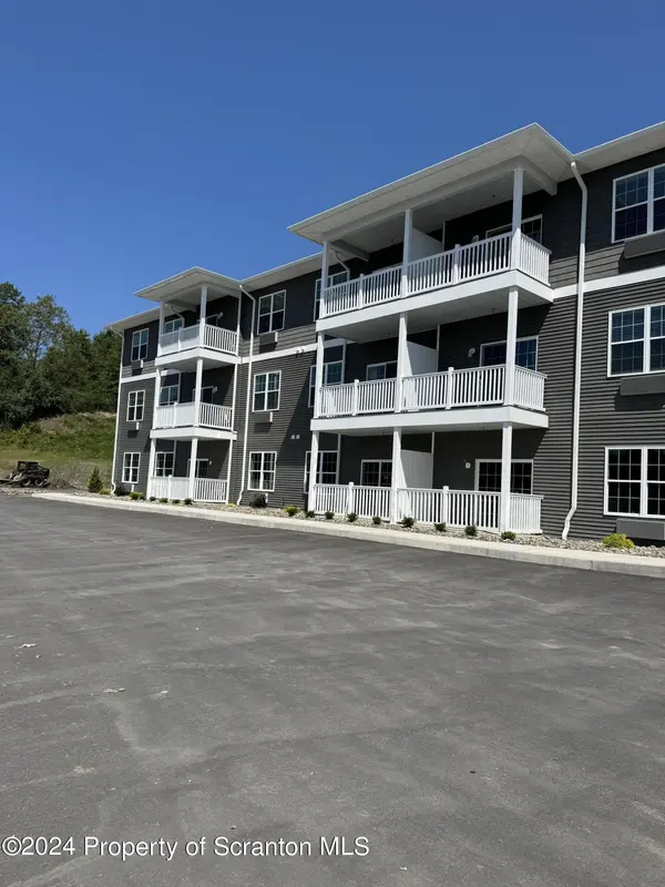 104 Circle DR, Taylor, PA 18517