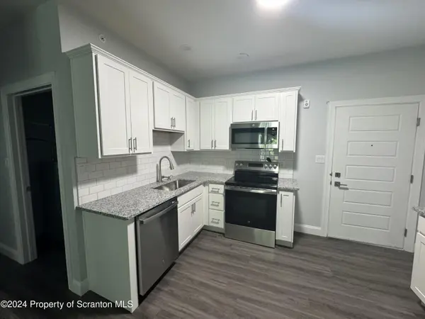 216 Circle DR, Taylor, PA 18517