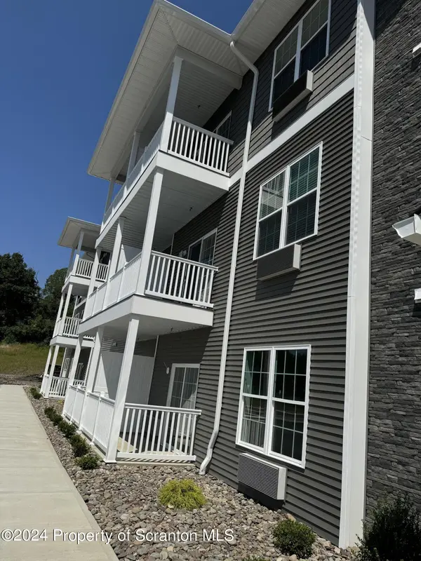 216 Circle DR, Taylor, PA 18517