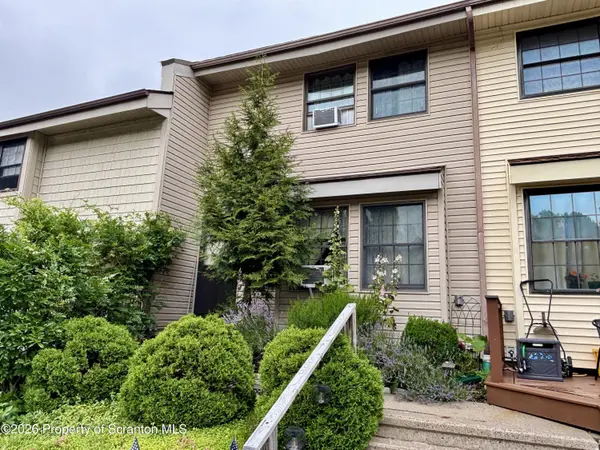 16 Hunts CT, South Abington Twp, PA 18411