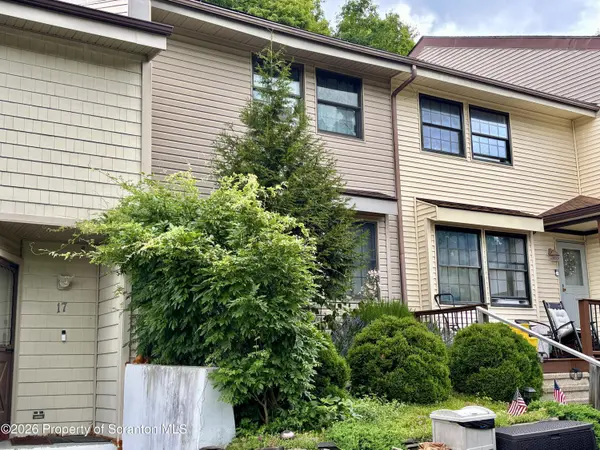 16 Hunts CT, South Abington Twp, PA 18411