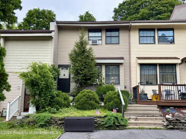 16 Hunts CT, South Abington Twp, PA 18411