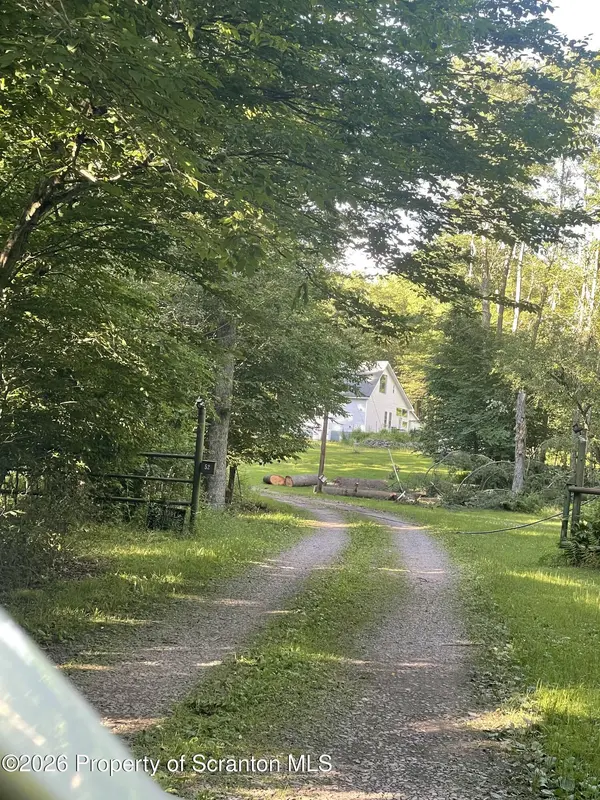 Bentler RD, Clifton Twp, PA 18424