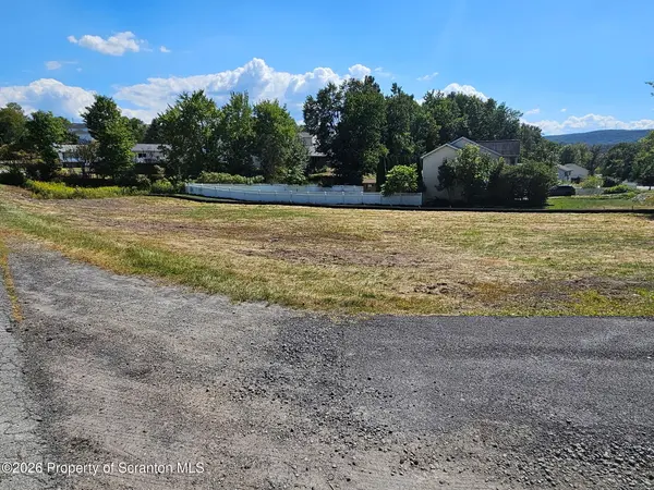 476 Willowbrook RD, Clarks Summit, PA 18411