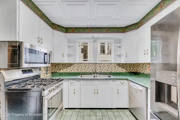 113 Claremont AVE, Clarks Summit, PA 18411