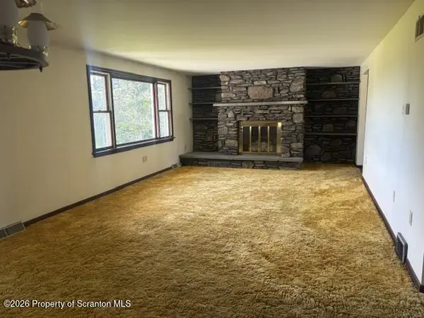 1475 Fairview RD, Scott Twp, PA 18411