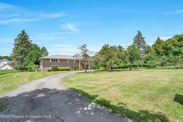 1218 Country Club RD, Clarks Summit, PA 18411