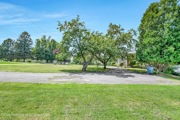 1218 Country Club RD, Clarks Summit, PA 18411