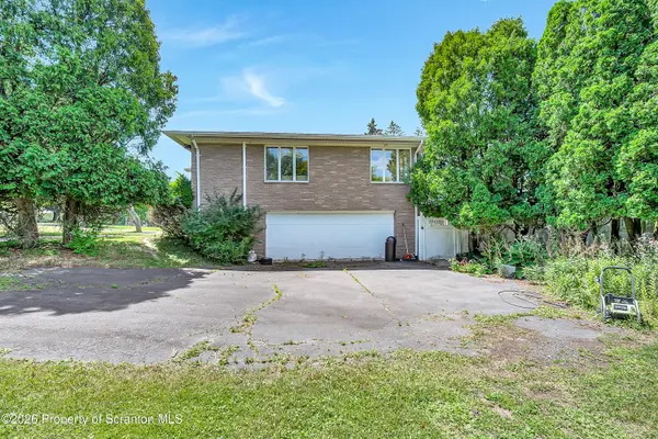 1218 Country Club RD, Clarks Summit, PA 18411