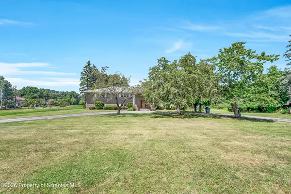 1218 Country Club RD, Clarks Summit, PA 18411