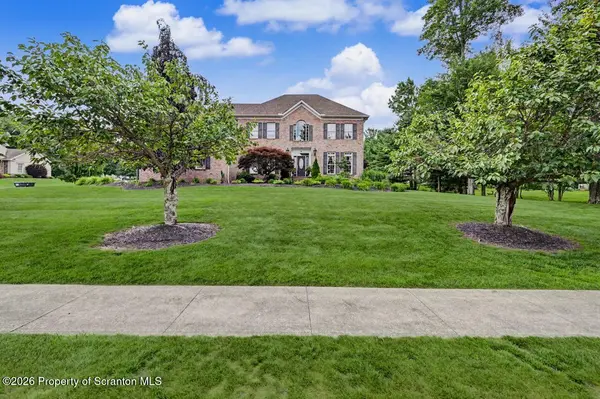 602 Clover LN, Moscow, PA 18444
