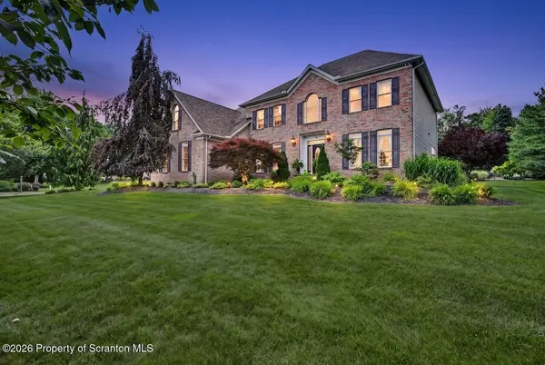 602 Clover LN, Moscow, PA 18444