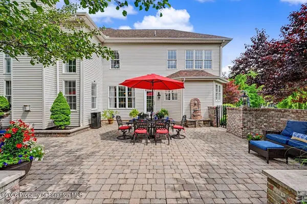 602 Clover LN, Moscow, PA 18444