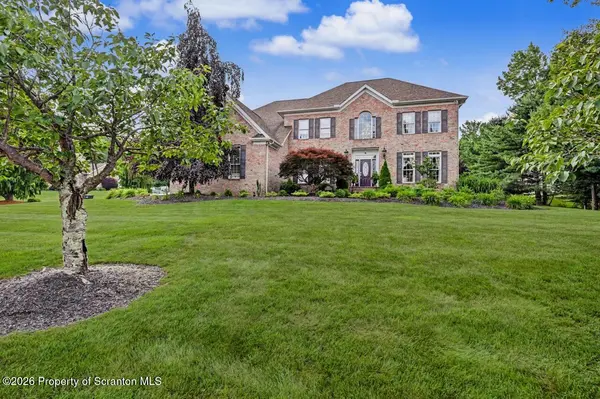 602 Clover LN, Moscow, PA 18444