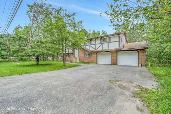 1010 Knollwood DR, Tobyhanna, PA 18466