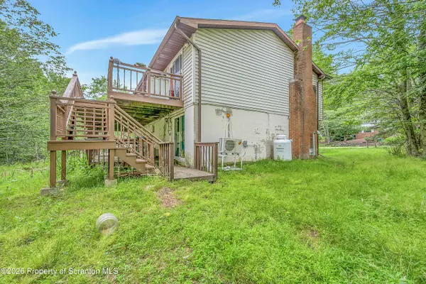 1010 Knollwood DR, Tobyhanna, PA 18466