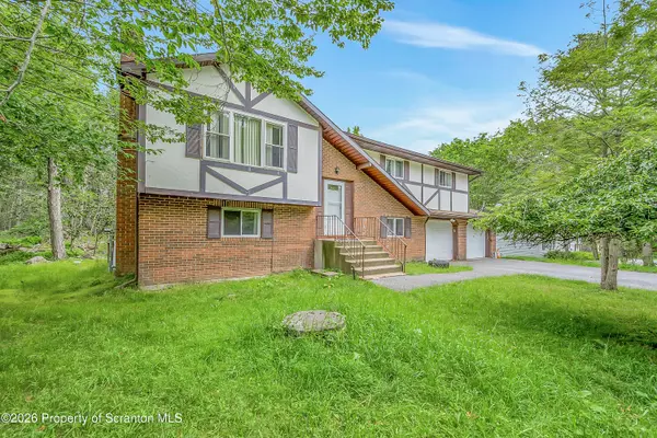 1010 Knollwood DR, Tobyhanna, PA 18466
