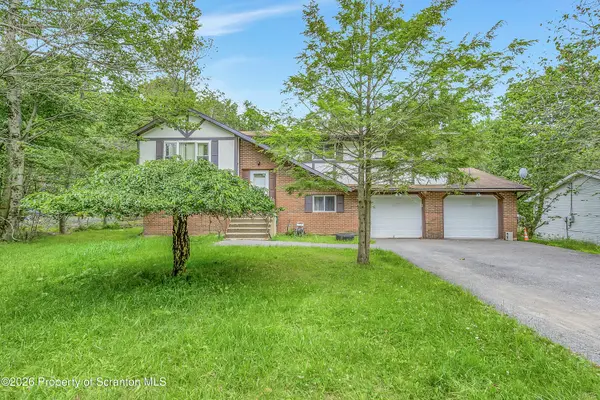 1010 Knollwood DR, Tobyhanna, PA 18466