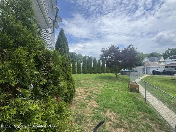 321 Small ST, Blakely, PA 18452