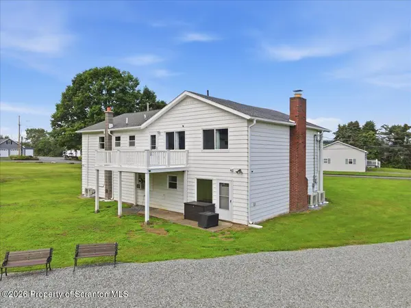 8 Black ST, Hanover Twp, PA 18706